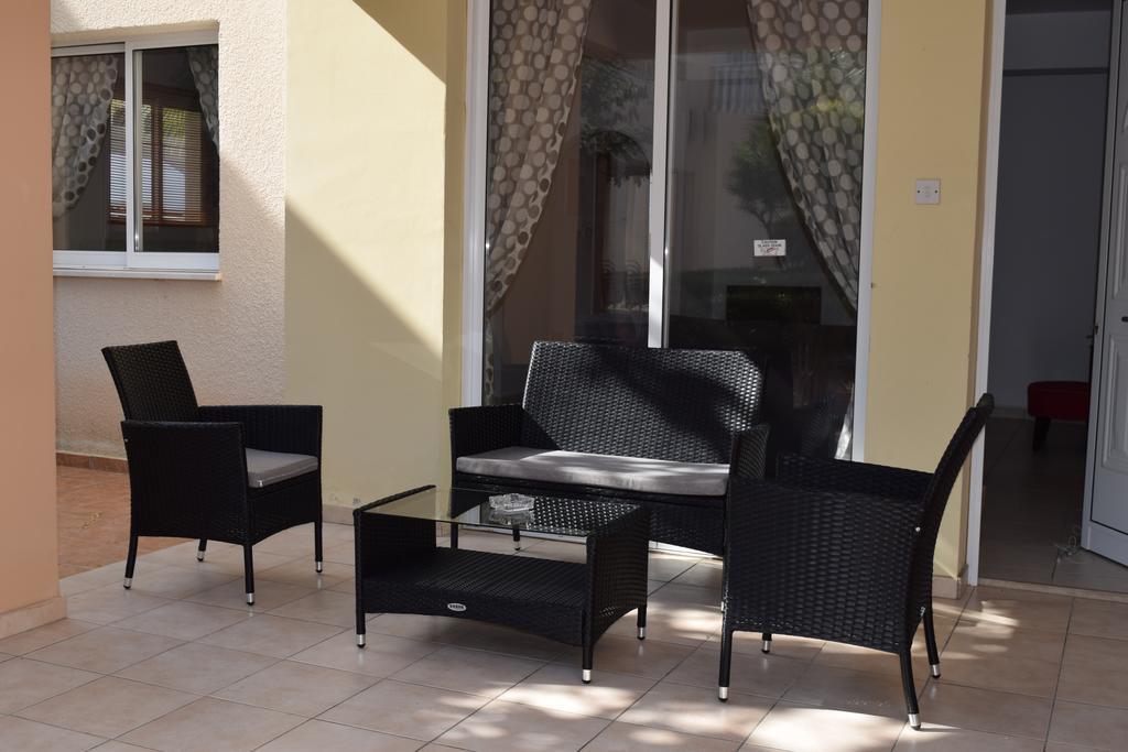 Diana Apartment Paphos ภายนอก รูปภาพ