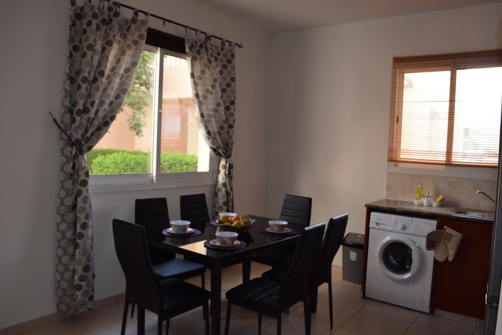 Diana Apartment Paphos ภายนอก รูปภาพ