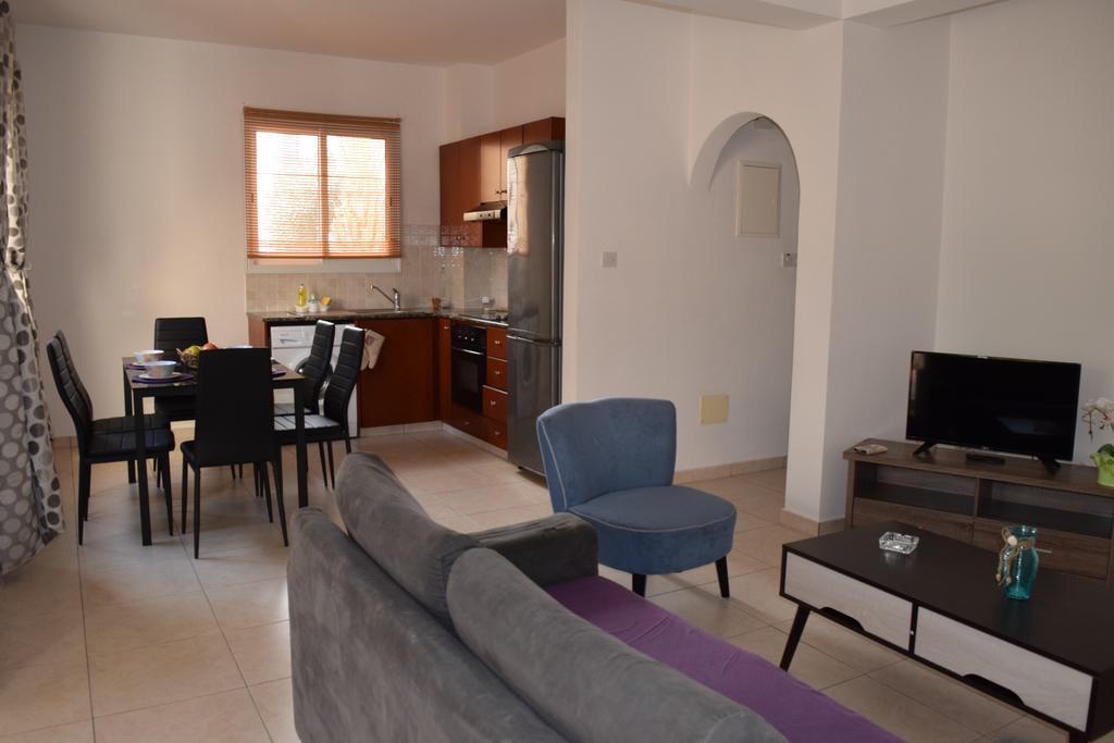 Diana Apartment Paphos ภายนอก รูปภาพ