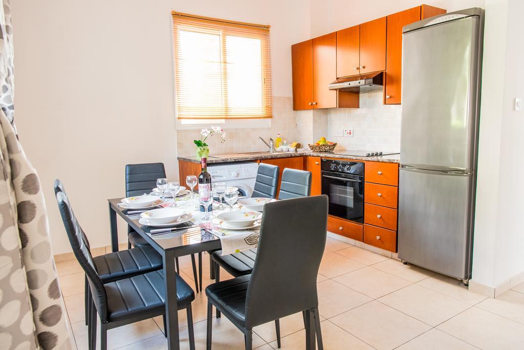 Diana Apartment Paphos ภายนอก รูปภาพ